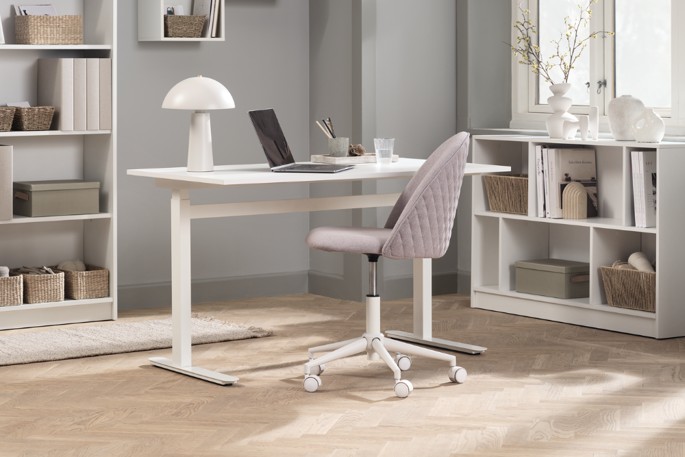 Polohovací stůl LUNDTOFT - 4000 Kč ( původně 4500 Kč)