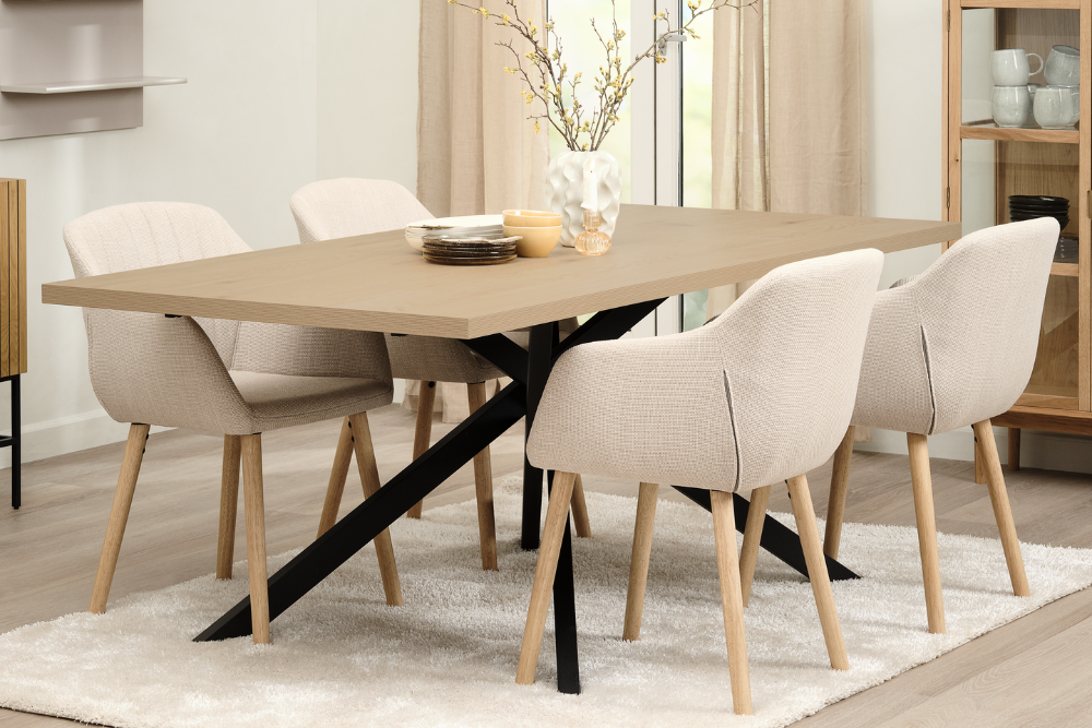 Jídelní stoly: sleva až 50 %