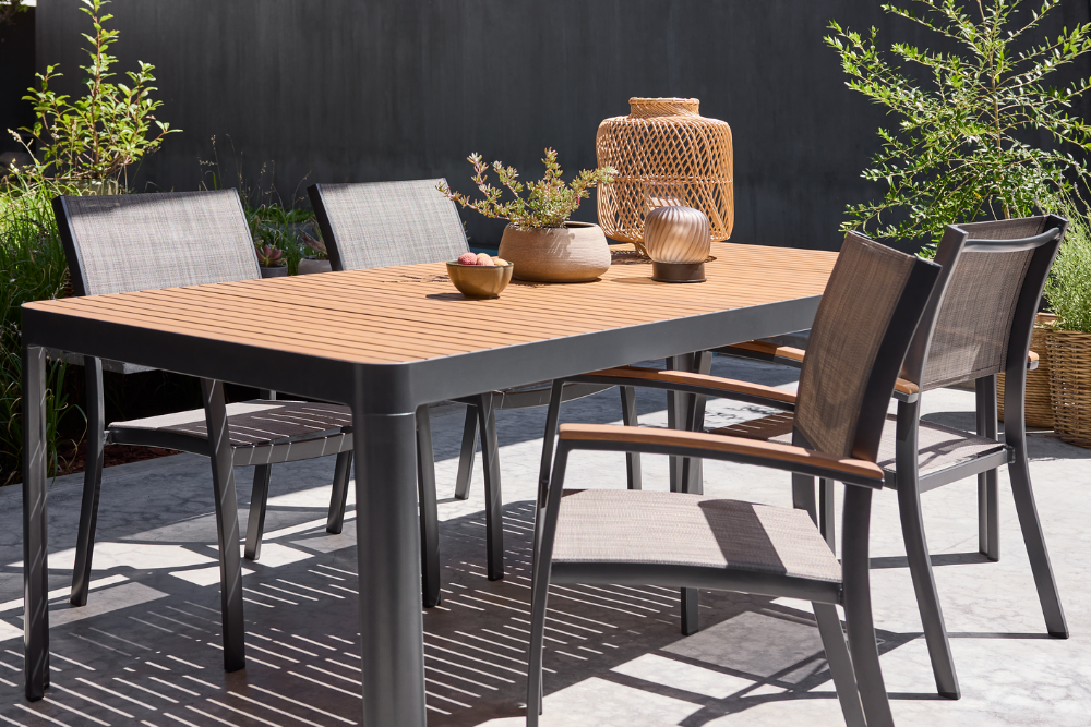 Zahradní stoly: sleva až 50 %