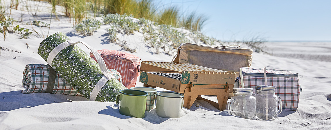 Plážová osuška, deka na piknik a jiné vybavení pro výlet na pláž