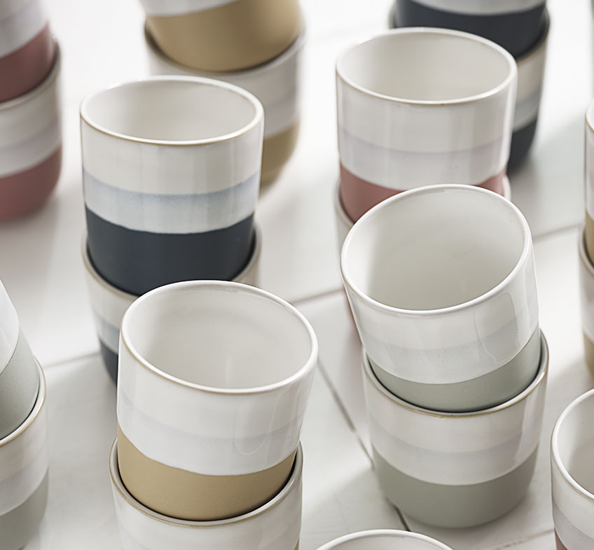 FREDERIK mug in a variety of beautiful colours Porcelain mug with bands of different colour in various shades
