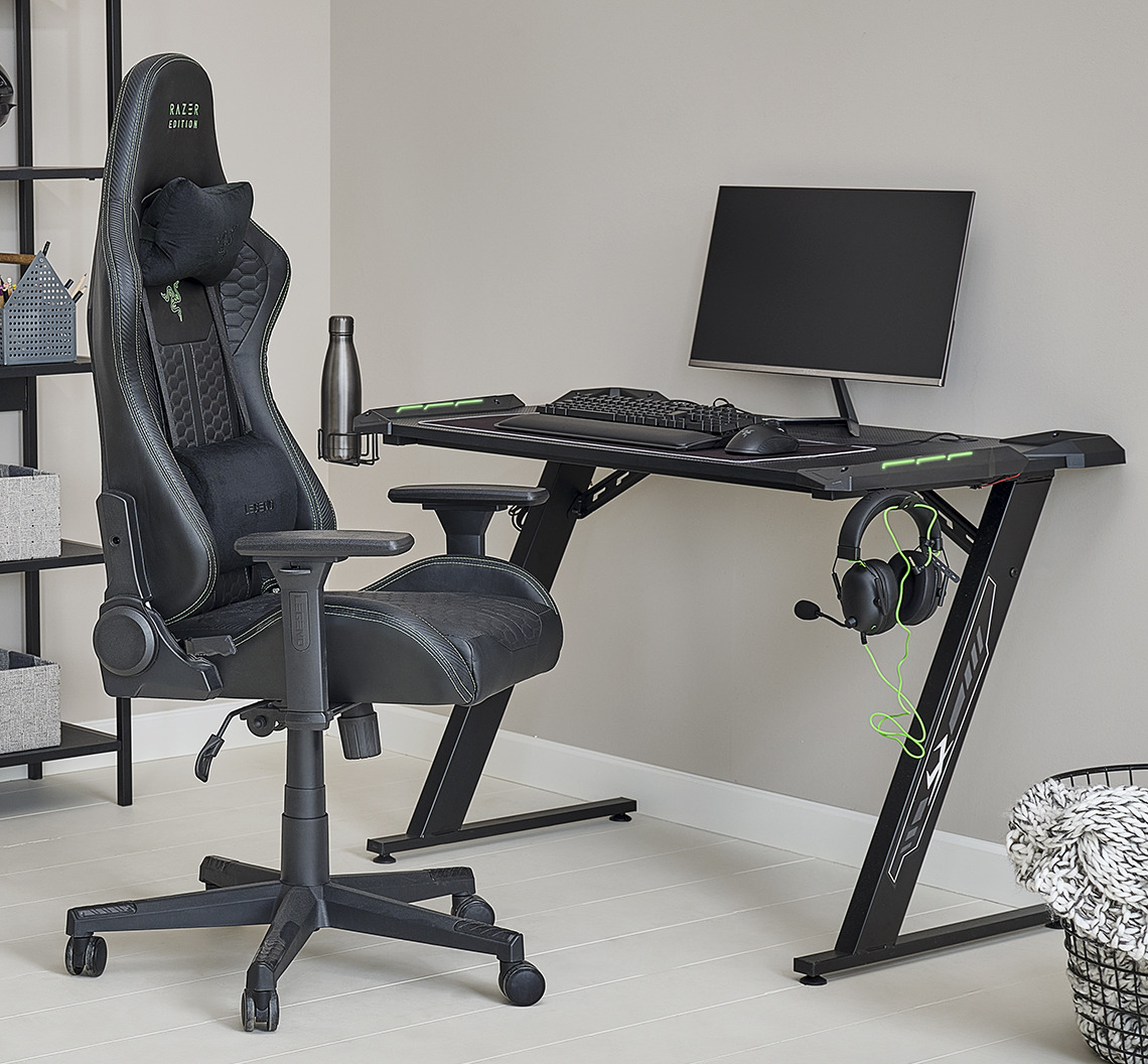 Počítačový stůl LINDHOLM a herní židle TYPE Z RAZER Herní stůl s LED světly a držákem na nápoje
