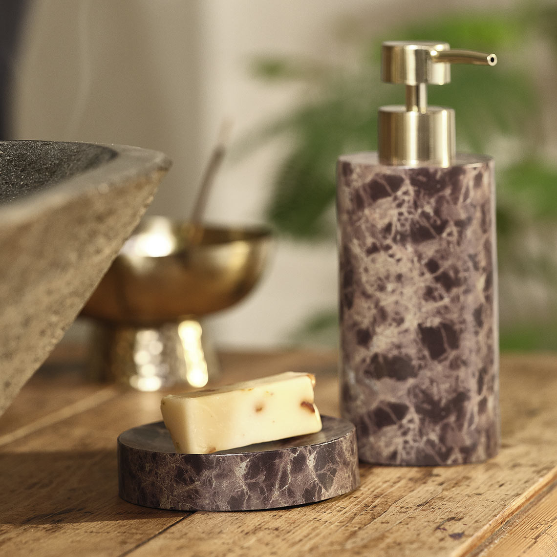 Dávkovač mýdla a tácek na šperky MAKARYD Doplňky do koupelny v designu hnědého mramoru