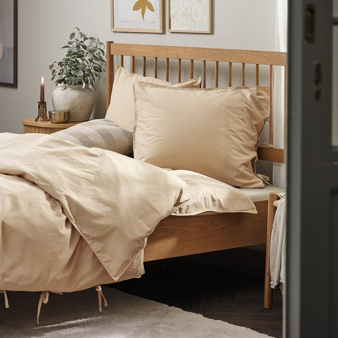 Ložní prádlo z prané bavlny, které zahrnuje povlak na polštář i přikrývku