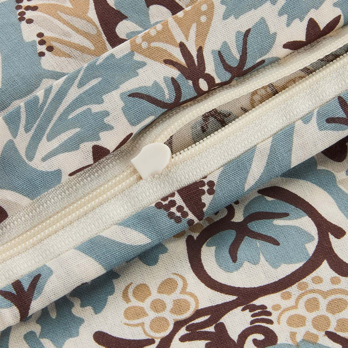 Detail povlečení s designem inspirovaným art deco