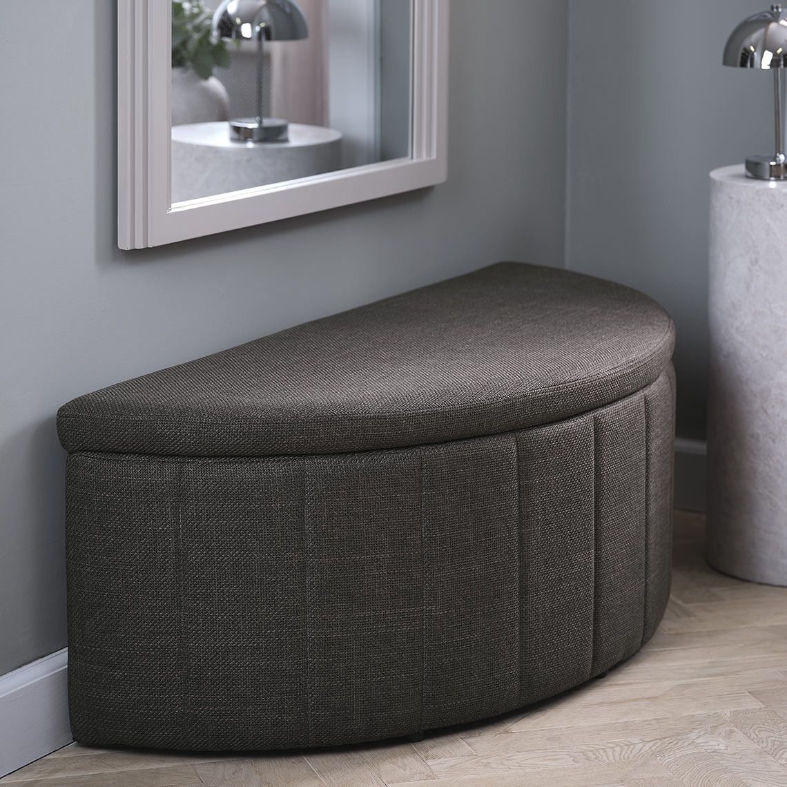 Tmavá lavice do předsíně