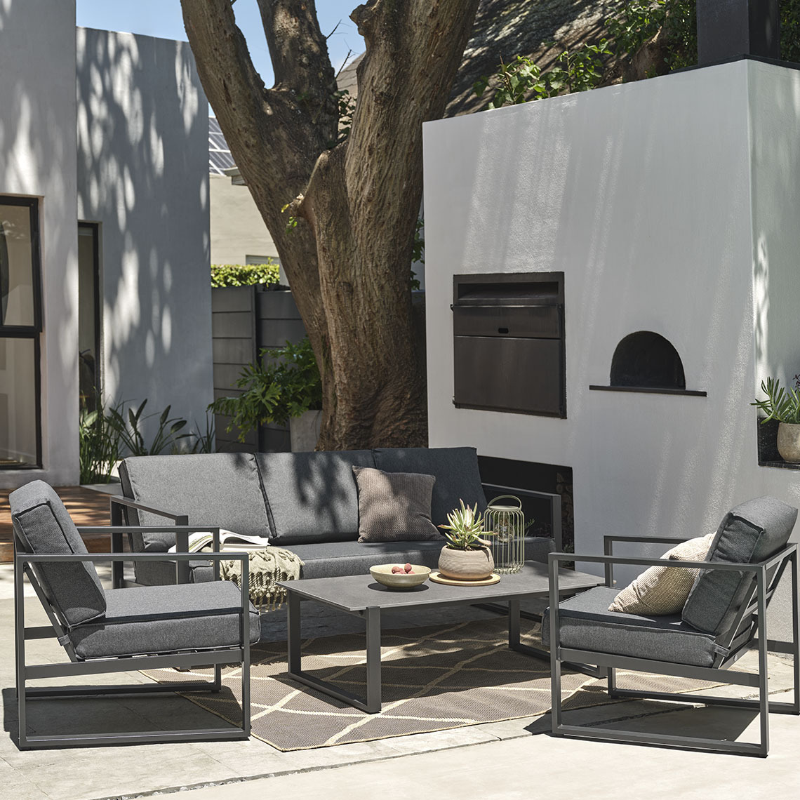 Rychleschnoucí zahradní set s černými polstry