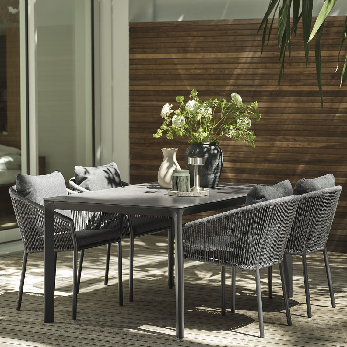 Zahradní stůl a venkovní židle