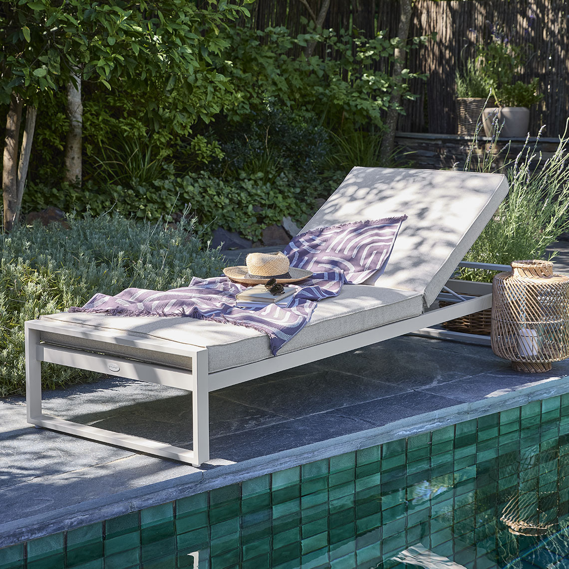 Lehátko z rychleschnoucího materiálu