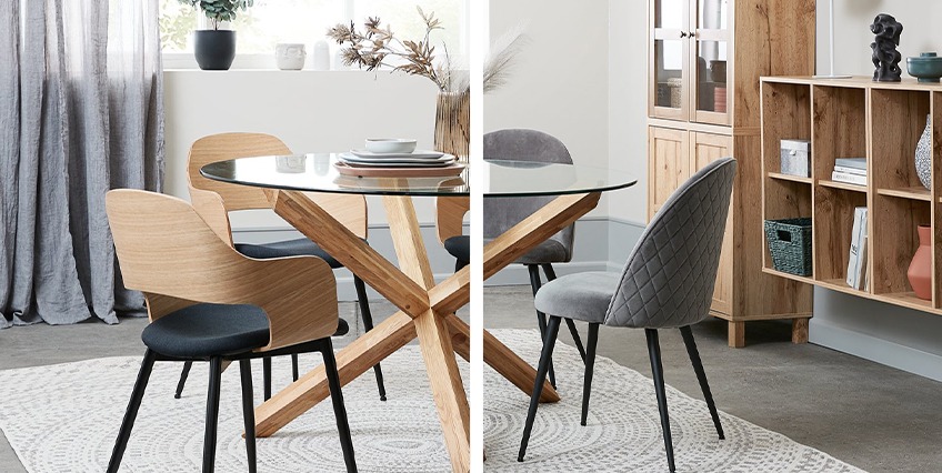 Kombinace jídelní židlí u dřevěného stolu se skleněnou deskou