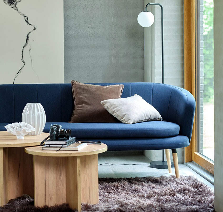 GISTRUP sofa, KALVEHAVE coffee tables, STORMHATT rug and ADRIAN floor lamp Blue sofa, round coffee tables, brown rug and floor lamp
