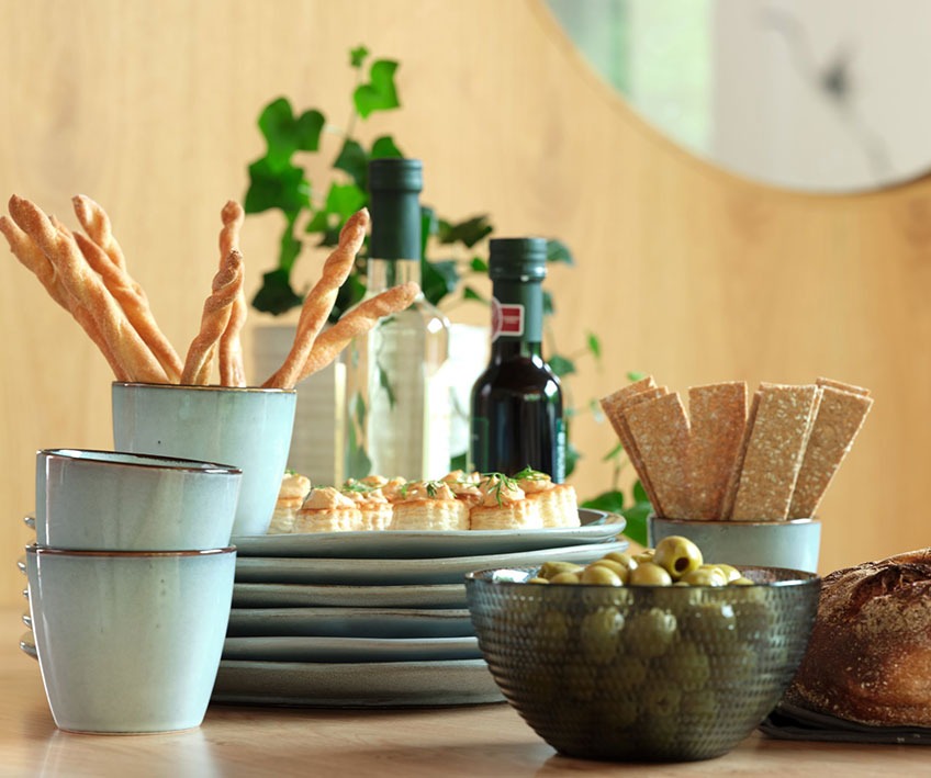 LAUKE mugs, TONE plates and JONAS bowl Stoneware mugs and plates and glass bowl