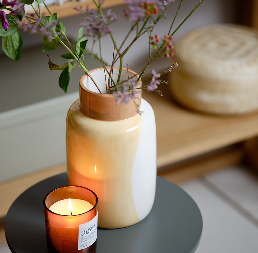 Vase and scented candle on a flower stand 