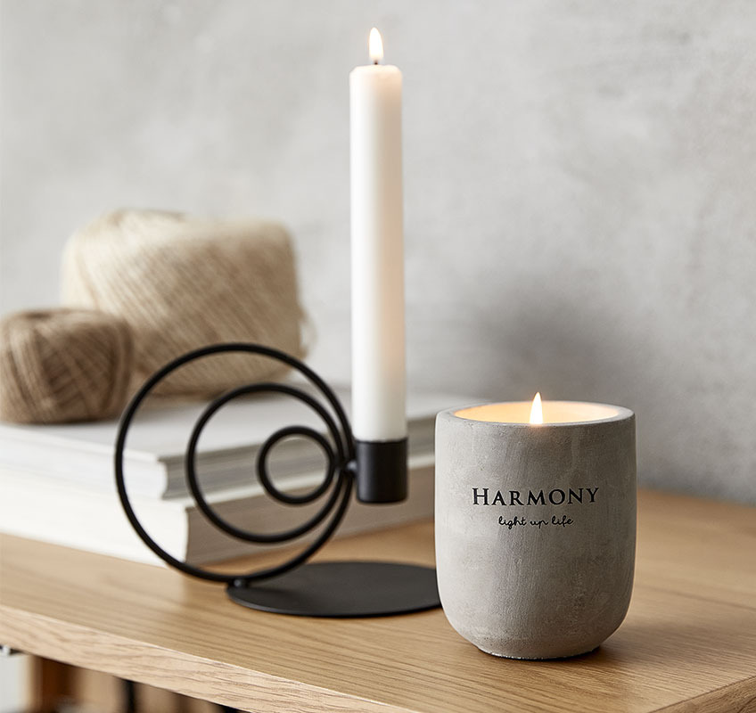 KEVIN candlestick and BOSSE candle Black candlestick in sound shapes and rustic, grey candle