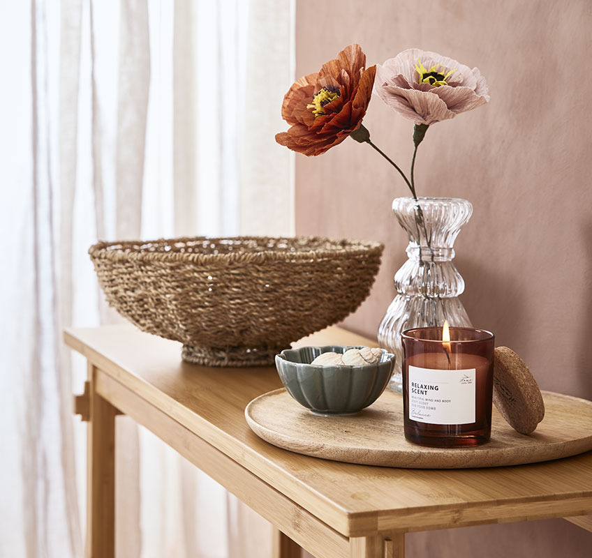 SIGVALD vase, SIMON green bowl and PER paper flowers Glass vase, green bowl and scented candle on wooden tray