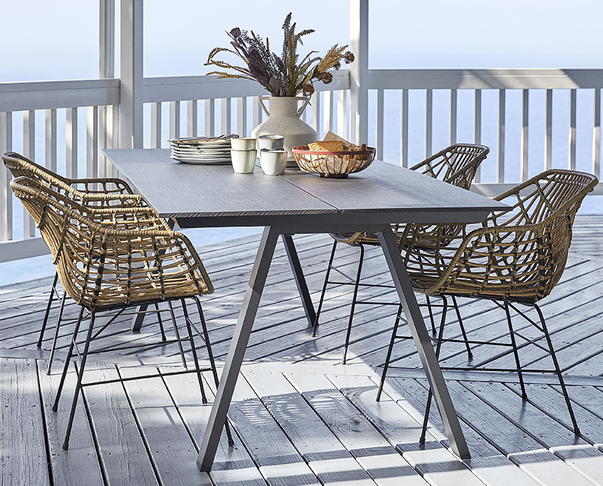 FAUSING garden table and ILDERHUSE garden chairs Rectangular garden table and four wicker garden chairs