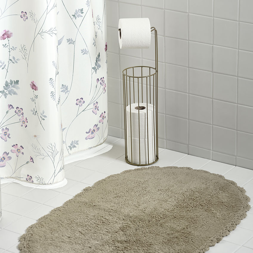 Doplňky do koupelny: sprchový závěs, koupelnová předložka a držák na toaletní papír