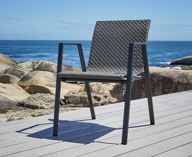 Stohovací zahradní židle v šedé barvě